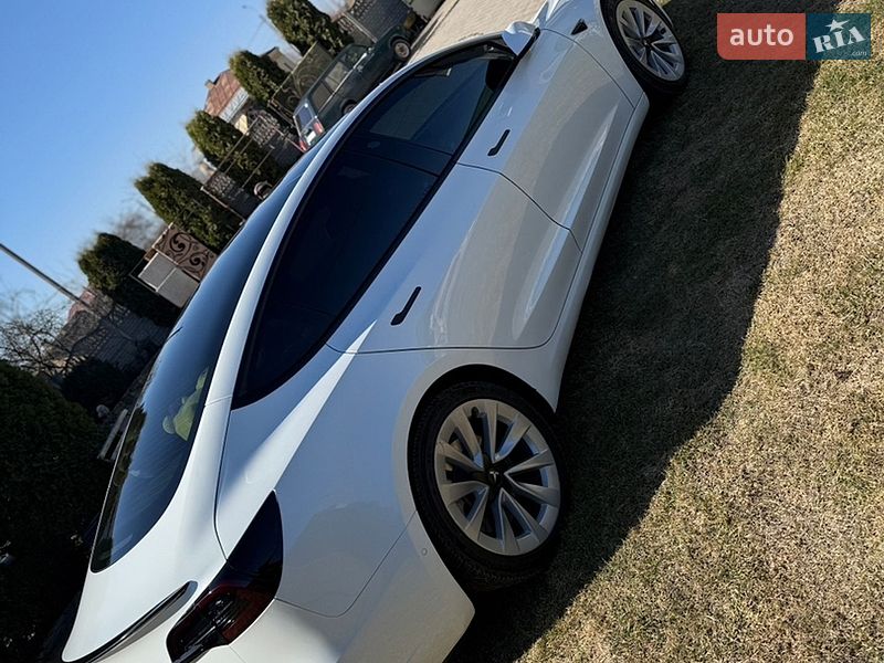 Седан Tesla Model 3 2022 в Львове