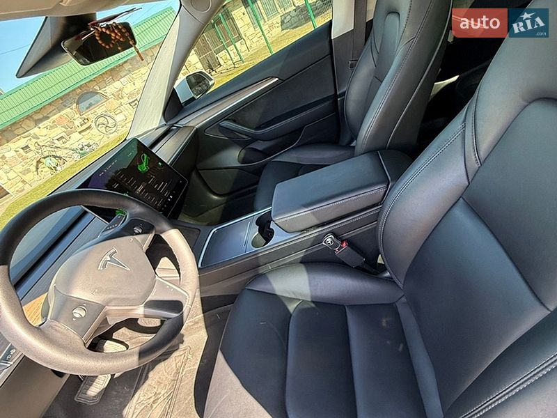 Седан Tesla Model 3 2022 в Львове