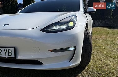 Седан Tesla Model 3 2022 в Львове