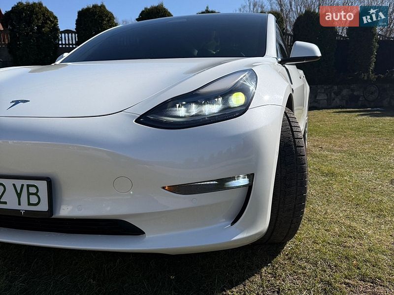 Седан Tesla Model 3 2022 в Львове