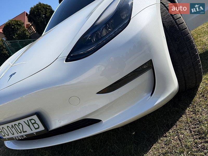 Седан Tesla Model 3 2022 в Львове