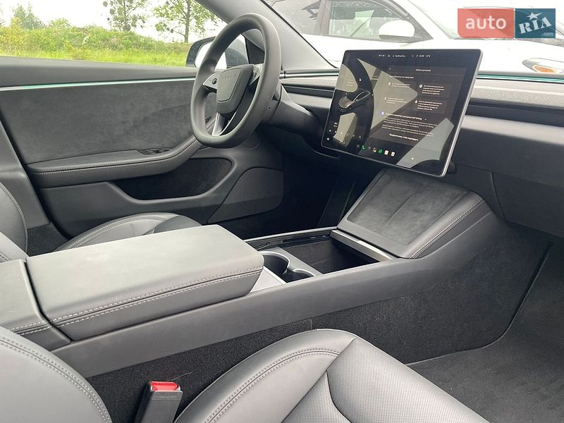Седан Tesla Model 3 2024 в Львові