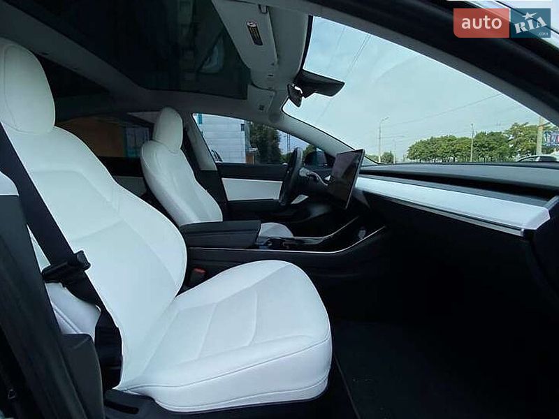 Седан Tesla Model 3 2019 в Києві