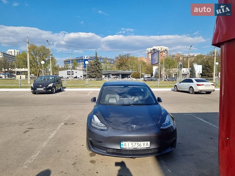 Седан Tesla Model 3 2018 в Ирпене