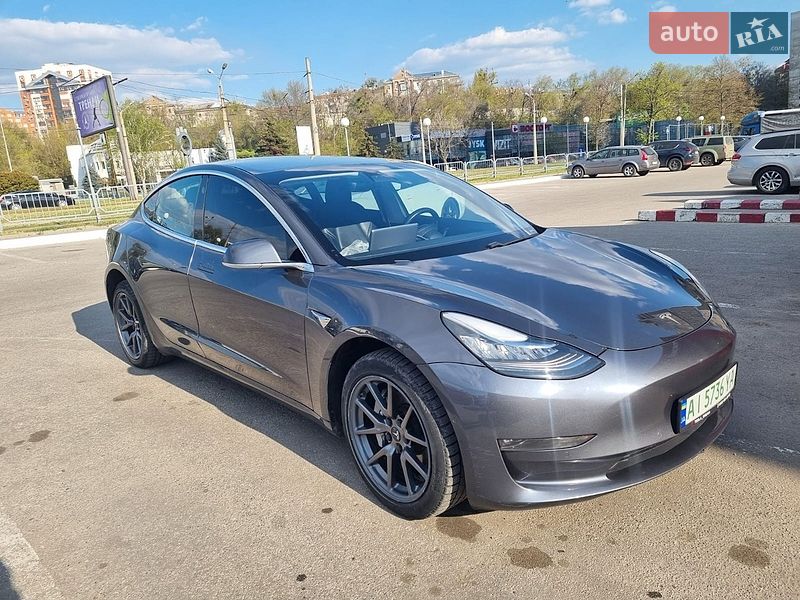 Седан Tesla Model 3 2018 в Ирпене