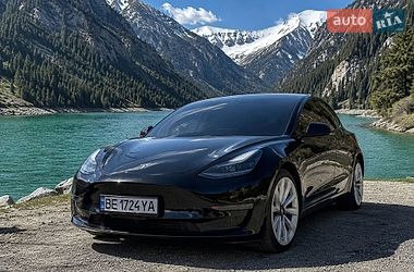 Седан Tesla Model 3 2021 в Николаеве