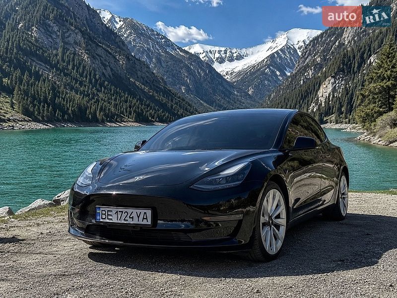Седан Tesla Model 3 2021 в Николаеве