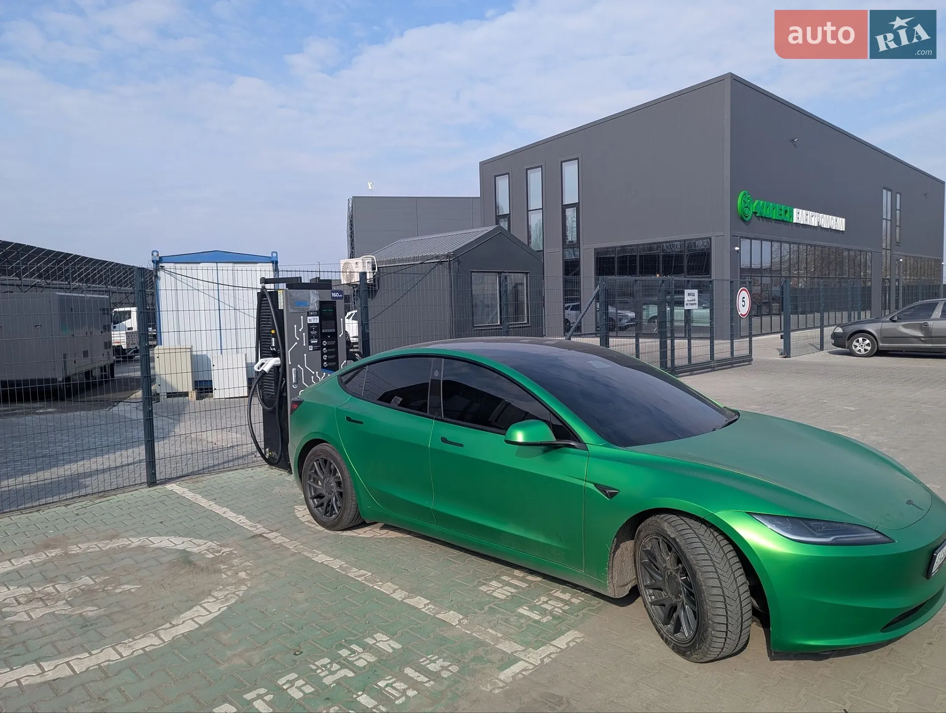 2025 Tesla Model 3 - мініатюра 3
