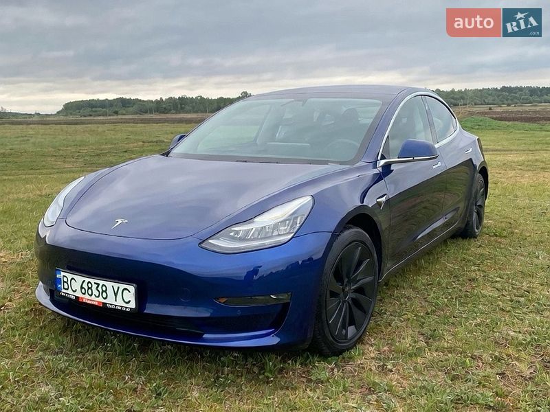 Седан Tesla Model 3 2018 в Великих Мостах