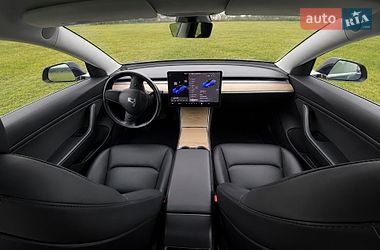 Седан Tesla Model 3 2018 в Великих Мостах