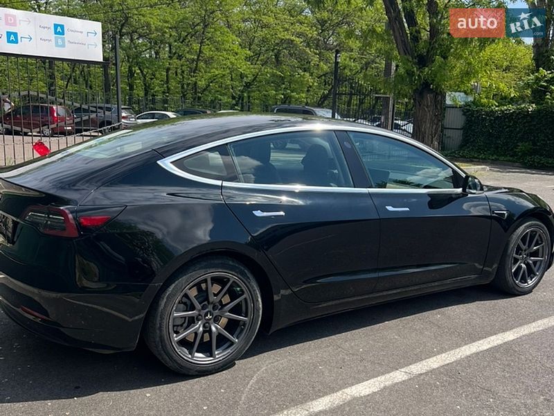 Седан Tesla Model 3 2018 в Одессе