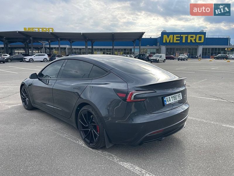 Седан Tesla Model 3 2024 в Києві