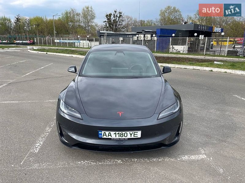 Седан Tesla Model 3 2024 в Києві