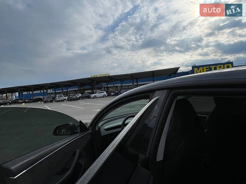 Седан Tesla Model 3 2024 в Києві