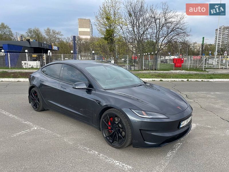 Седан Tesla Model 3 2024 в Києві