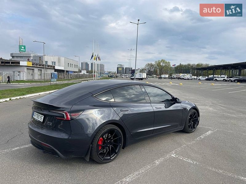 Седан Tesla Model 3 2024 в Києві