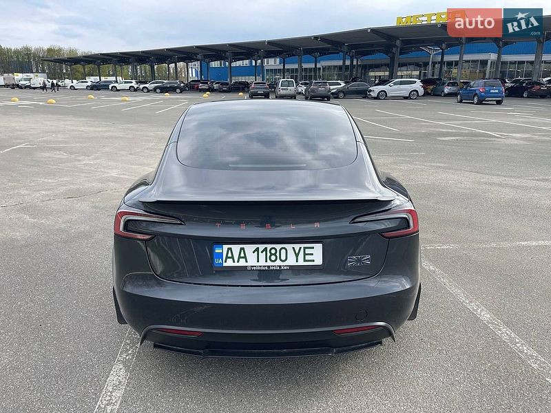Седан Tesla Model 3 2024 в Києві