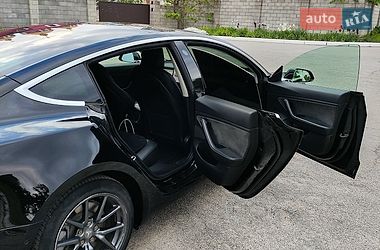 Седан Tesla Model 3 2019 в Кам'янському