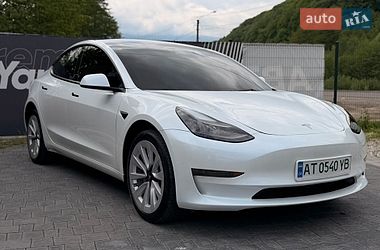 Седан Tesla Model 3 2023 в Яремче