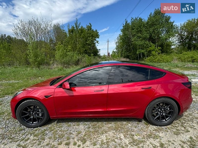 Седан Tesla Model 3 2022 в Шепетовке