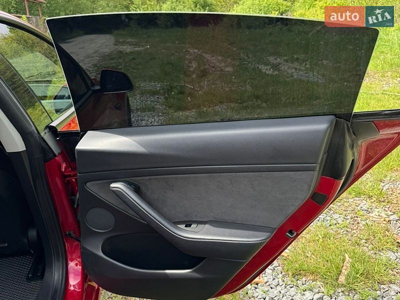 Седан Tesla Model 3 2022 в Шепетовке
