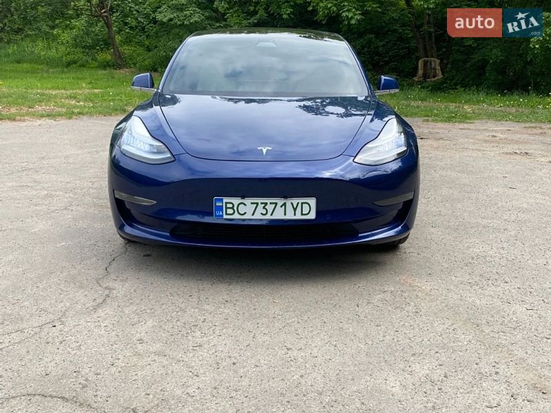 Седан Tesla Model 3 2019 в Львові