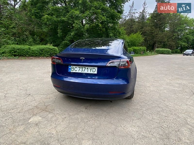 Седан Tesla Model 3 2019 в Львові