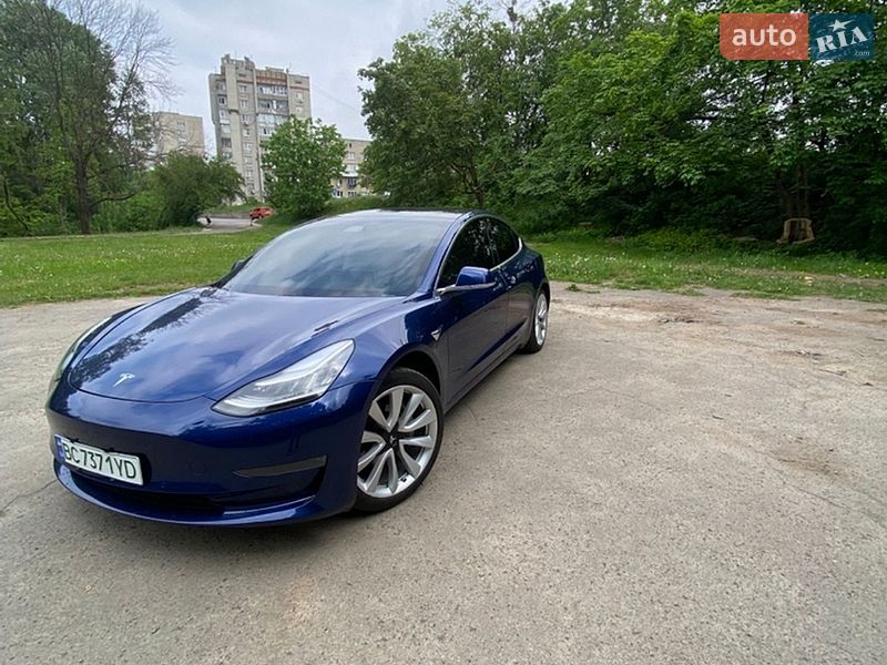 Седан Tesla Model 3 2019 в Львові