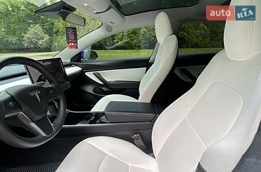 Седан Tesla Model 3 2019 в Львові