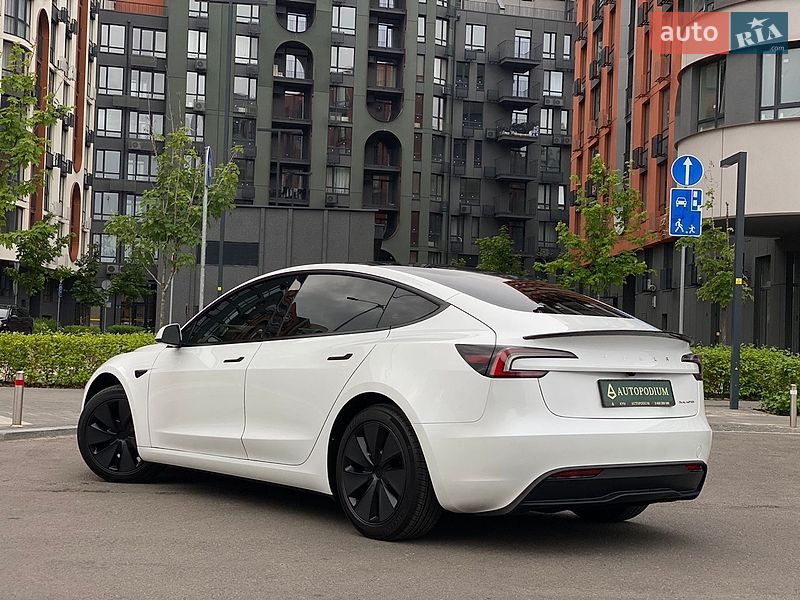 Седан Tesla Model 3 2024 в Киеве