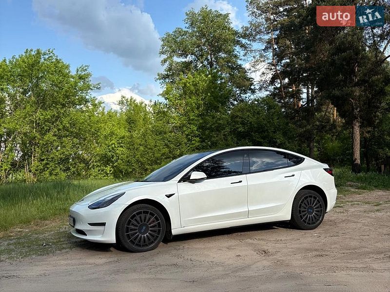 Седан Tesla Model 3 2020 в Черкассах