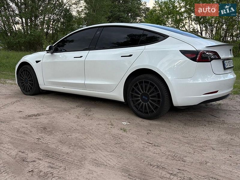 Седан Tesla Model 3 2020 в Черкассах