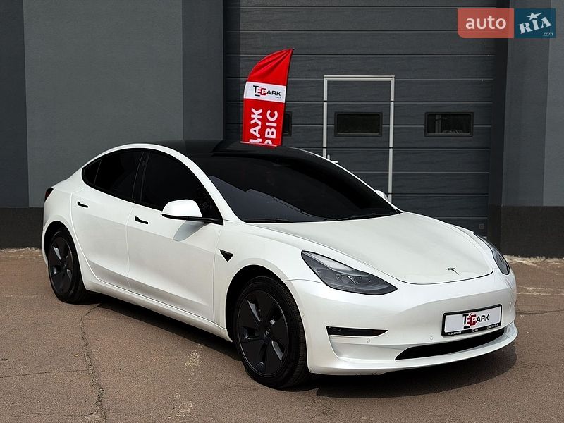 Седан Tesla Model 3 2022 в Києві