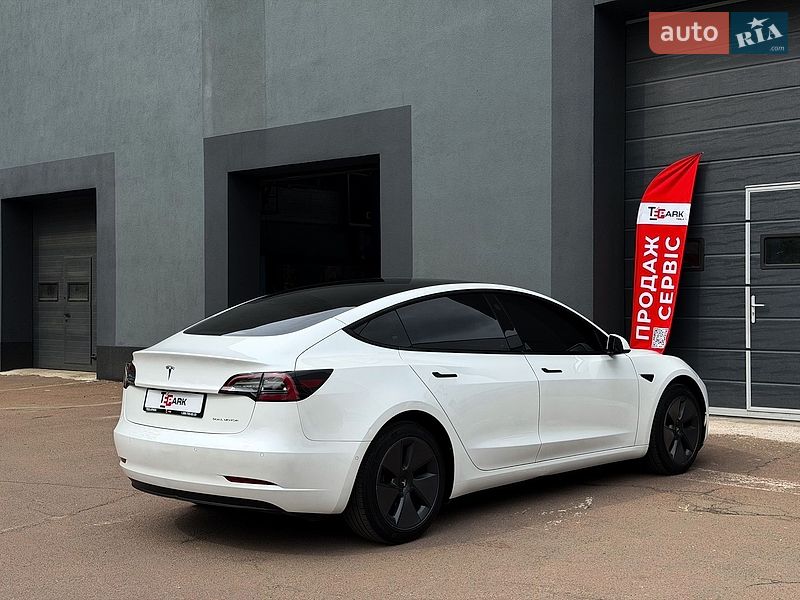 Седан Tesla Model 3 2022 в Києві