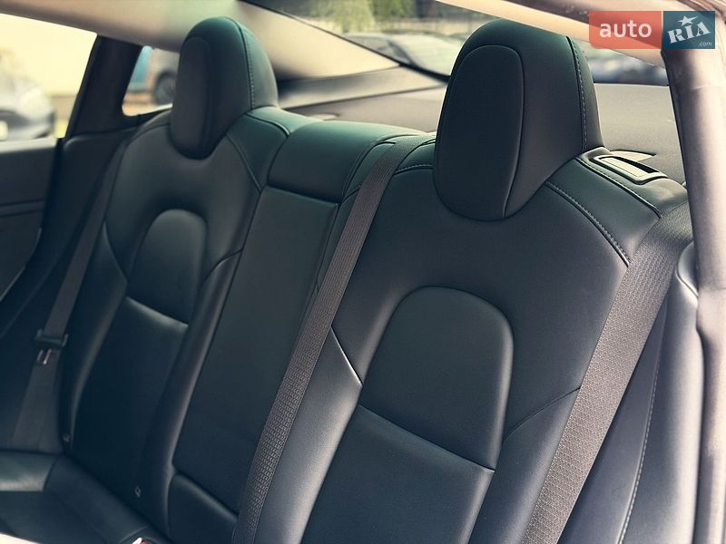 Седан Tesla Model 3 2022 в Києві