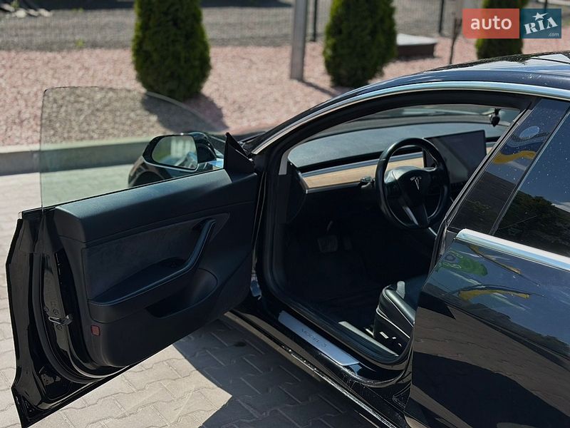 Седан Tesla Model 3 2018 в Луцке