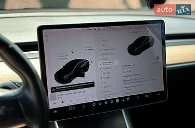 Седан Tesla Model 3 2018 в Луцке