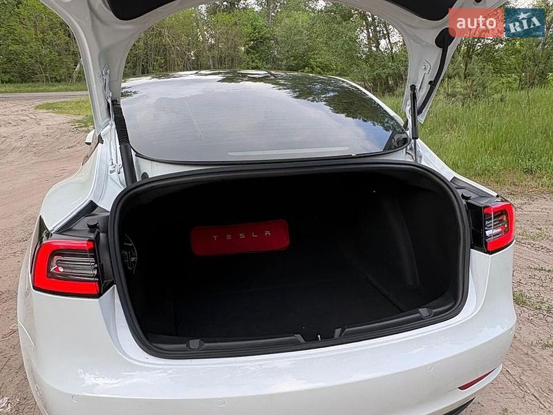 Седан Tesla Model 3 2020 в Черкассах