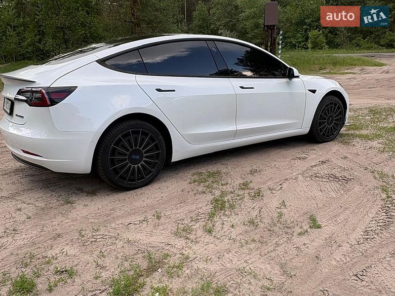 Седан Tesla Model 3 2020 в Черкассах
