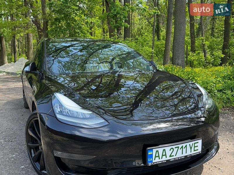 Седан Tesla Model 3 2018 в Киеве