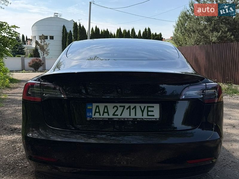 Седан Tesla Model 3 2018 в Киеве
