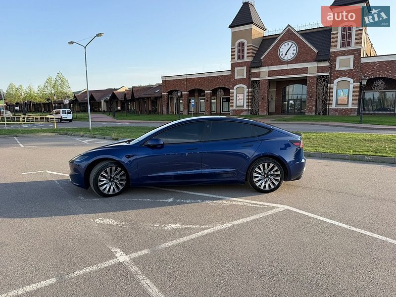 Седан Tesla Model 3 2023 в Киеве