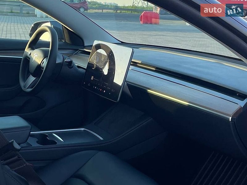 Седан Tesla Model 3 2022 в Киеве