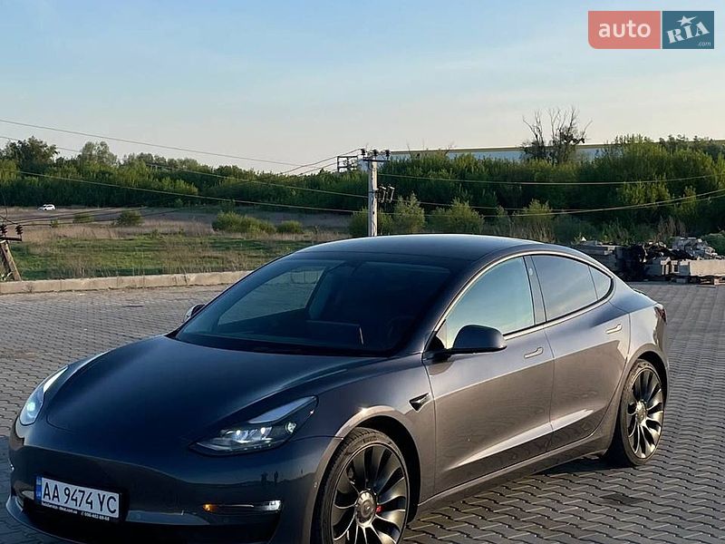 Седан Tesla Model 3 2022 в Киеве