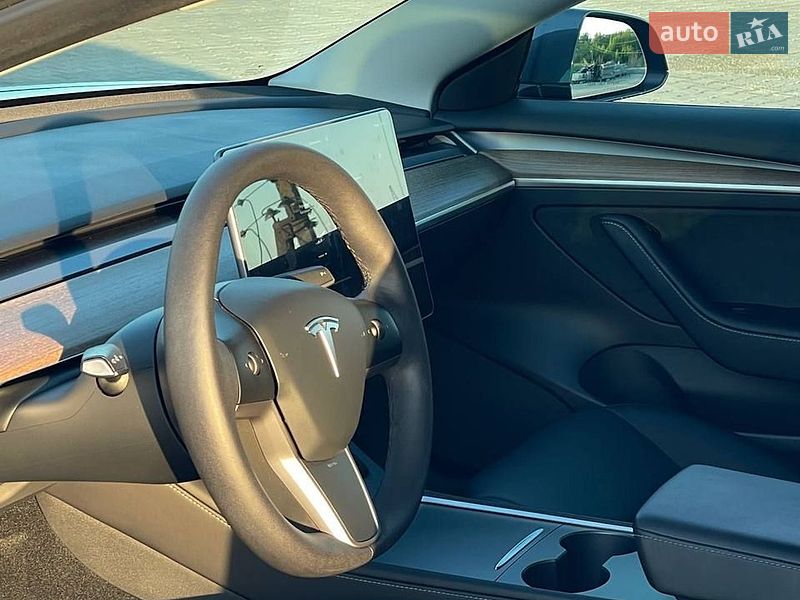 Седан Tesla Model 3 2022 в Киеве