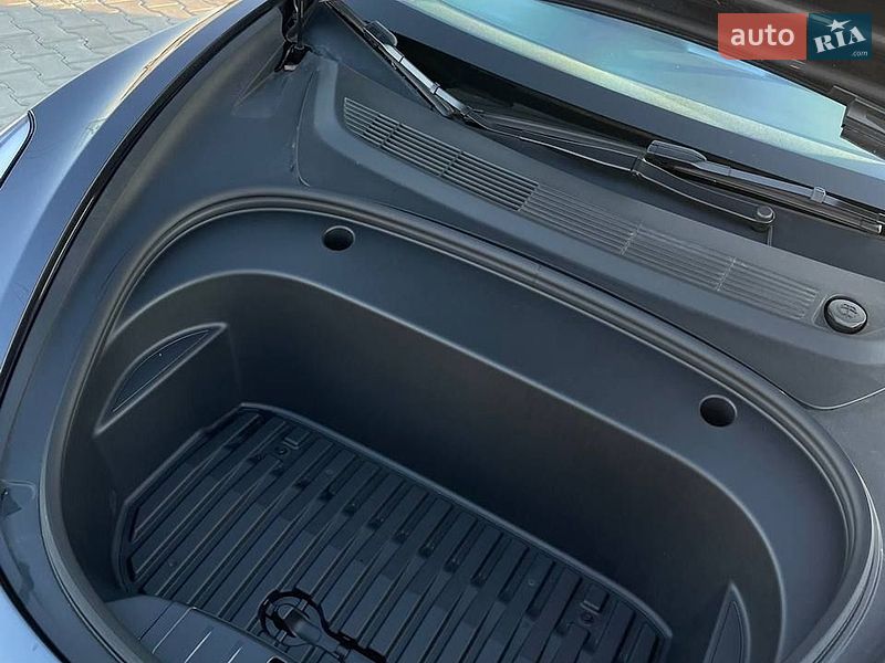 Седан Tesla Model 3 2022 в Киеве
