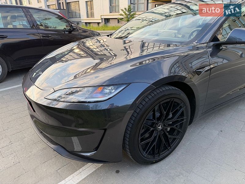 Седан Tesla Model 3 2024 в Львові