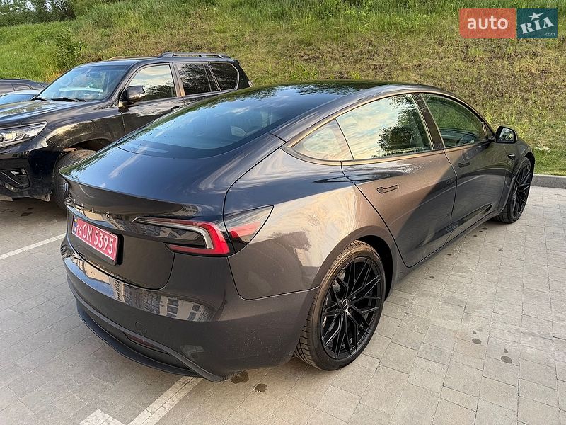 Седан Tesla Model 3 2024 в Львові