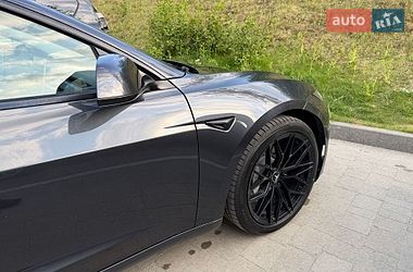 Седан Tesla Model 3 2024 в Львові