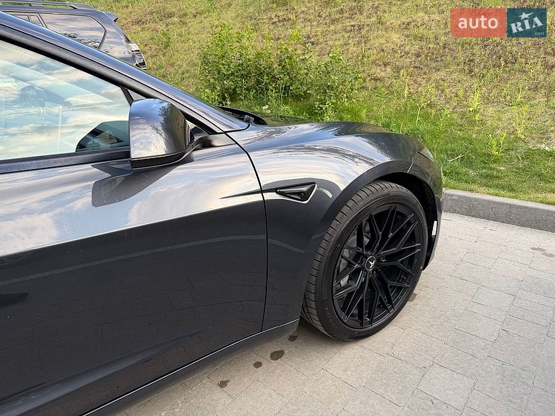 Седан Tesla Model 3 2024 в Львові
